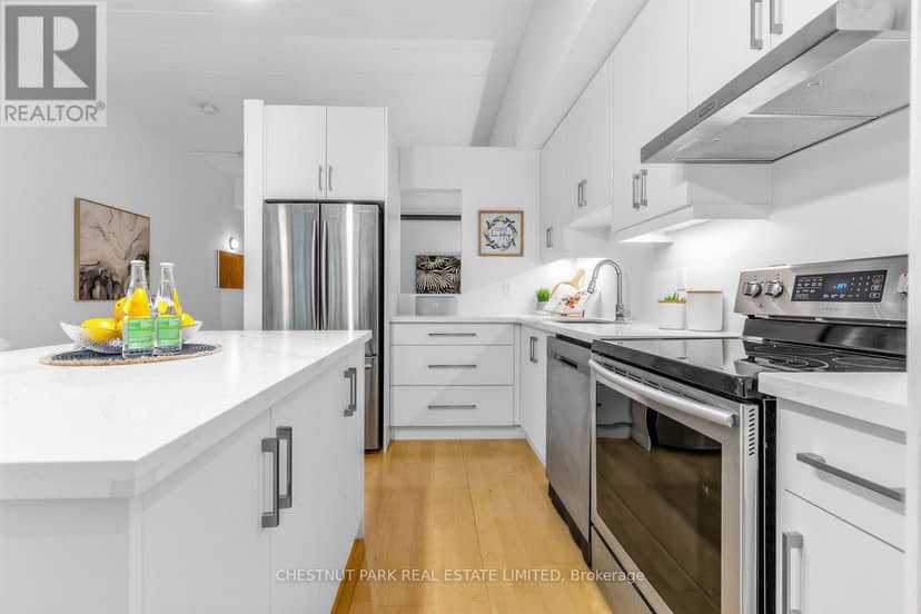 409 - 160 Baldwin Street — photo 10 of 25
