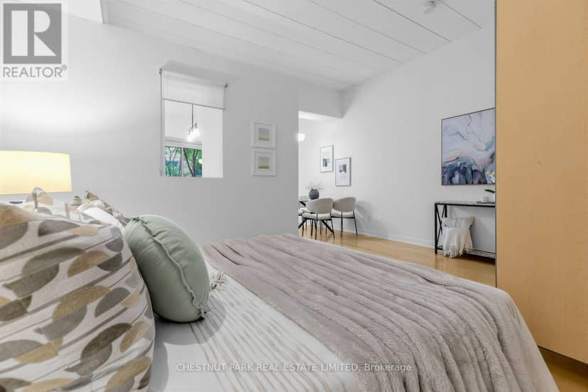 409 - 160 Baldwin Street — photo 17 of 25
