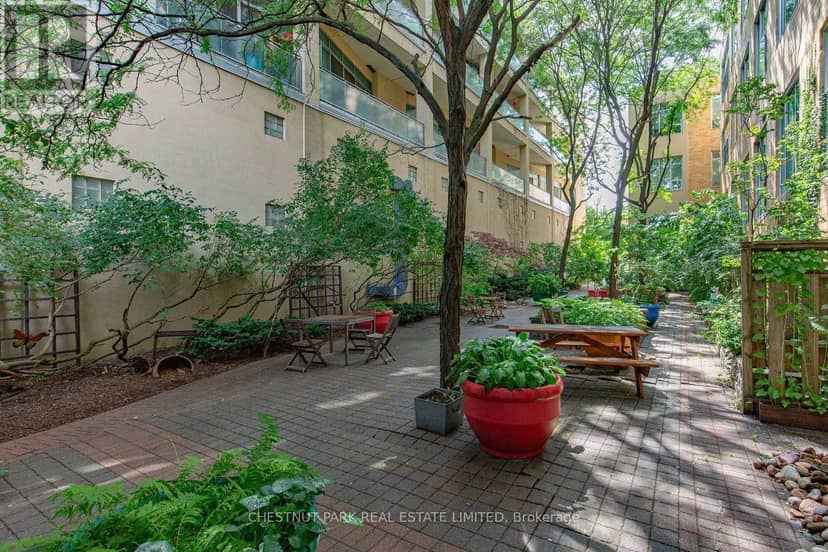 409 - 160 Baldwin Street — photo 22 of 25