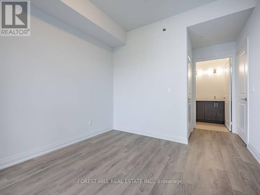 401 - 10 Meadowglen Place — photo 14 of 24