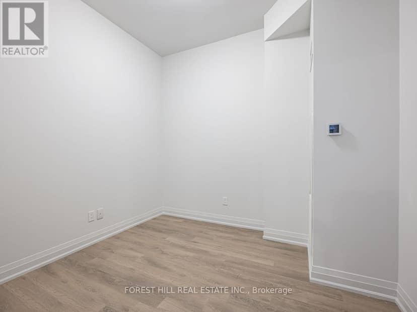 401 - 10 Meadowglen Place — photo 18 of 24