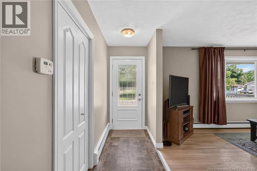 38 Lindsay Street — photo 7 of 40