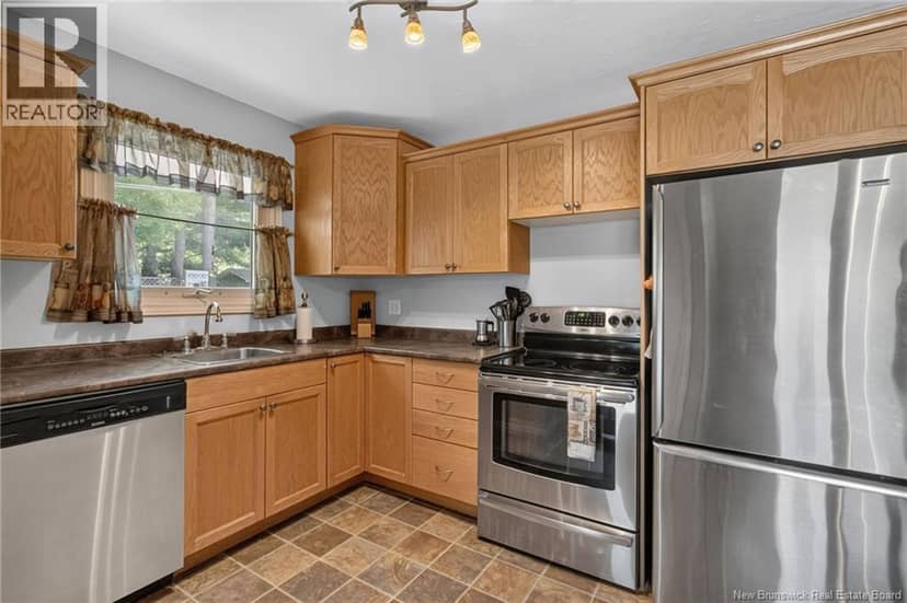 38 Lindsay Street — photo 3 of 40