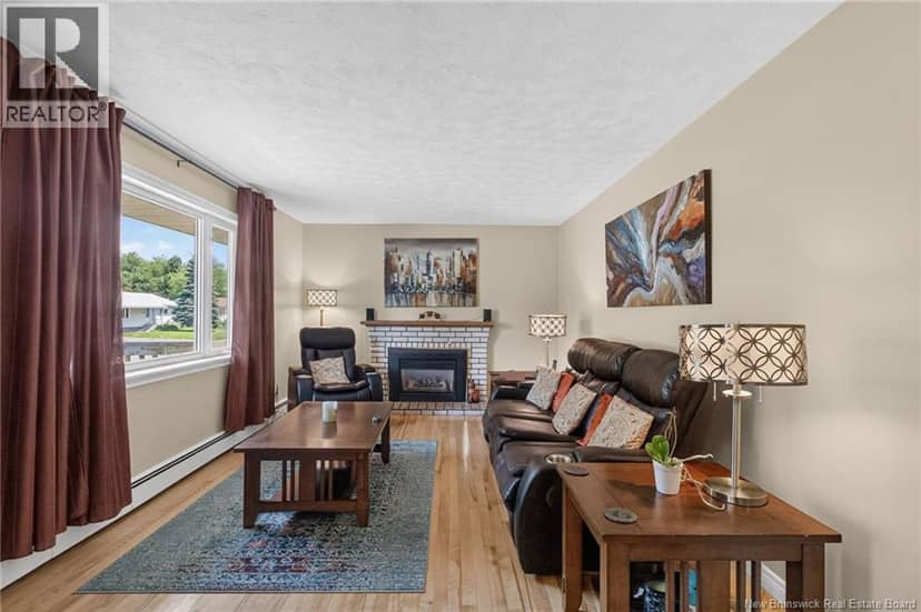 38 Lindsay Street — photo 2 of 40