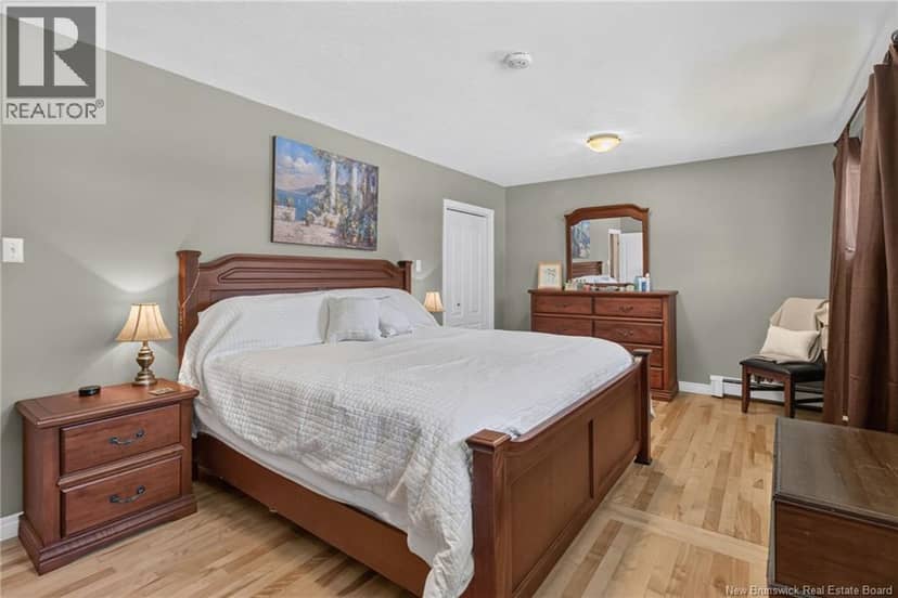 38 Lindsay Street — photo 4 of 40