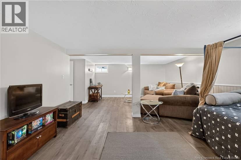 38 Lindsay Street — photo 5 of 40