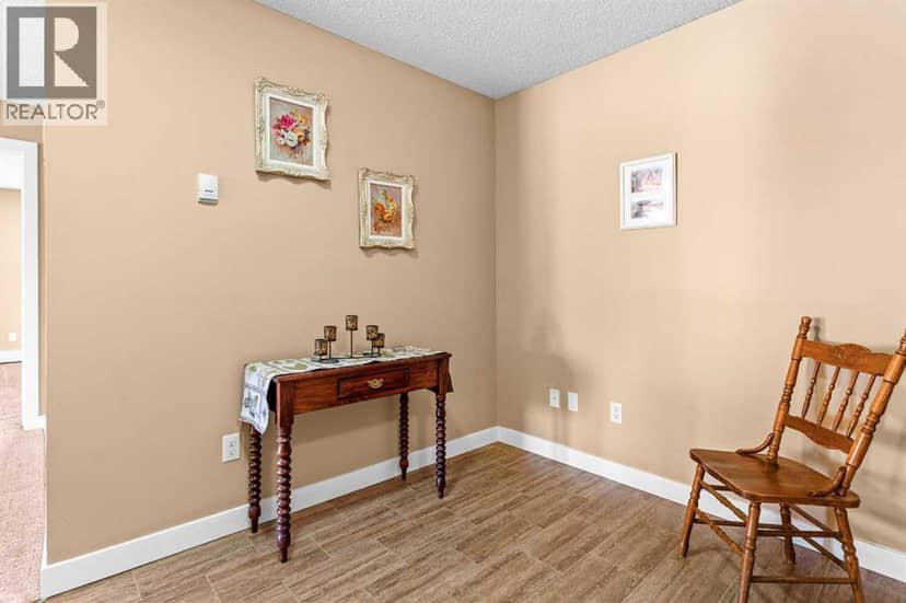 7202, 403 Mackenzie Way SW, Airdrie, photo 4
