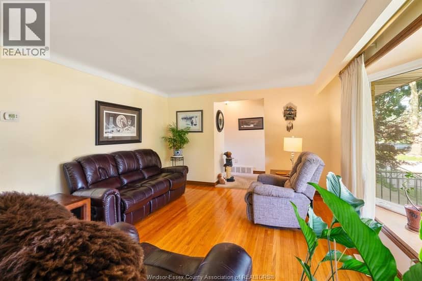 2759 Rockwell Boulevard — photo 8 of 40