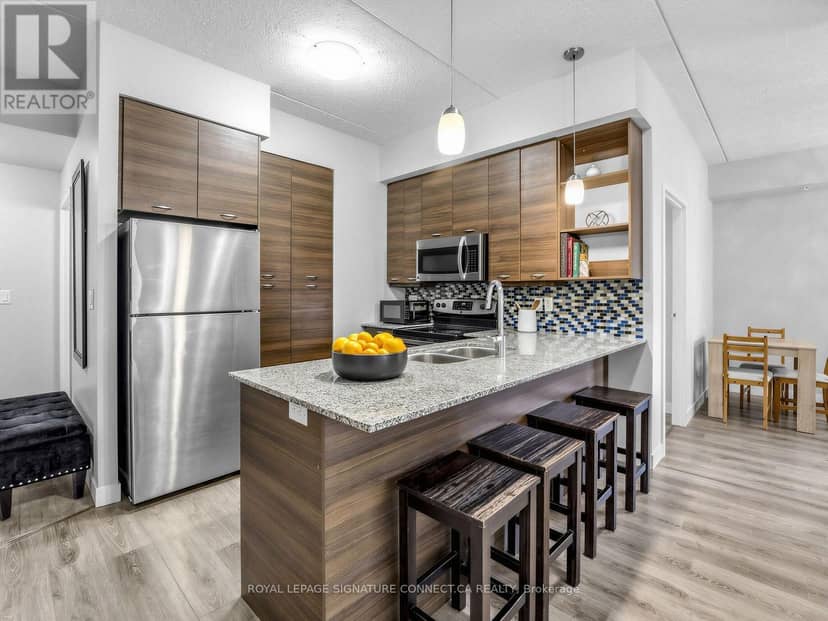 602 - 318 Spruce Street — photo 8 of 27