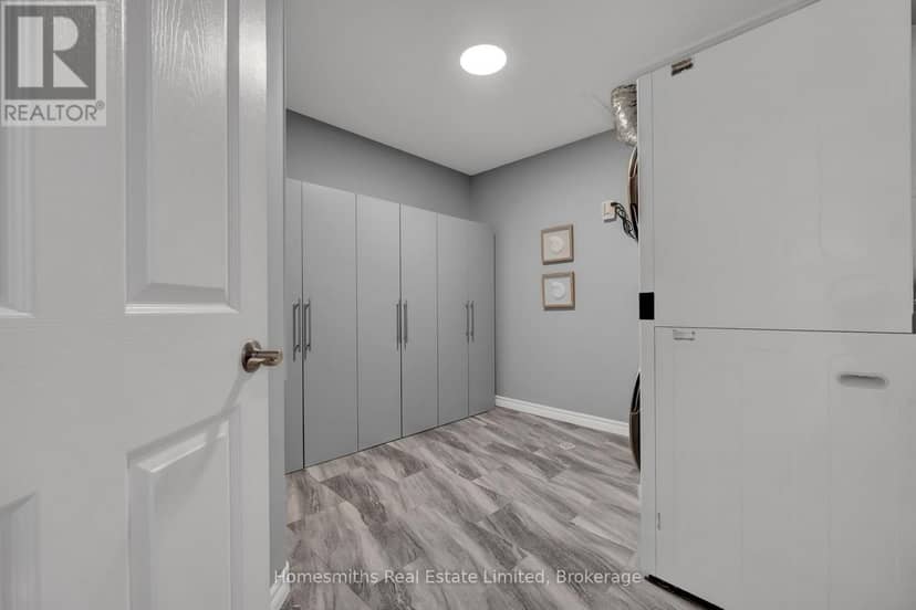 404 - 300 Croft Street — photo 33 of 36