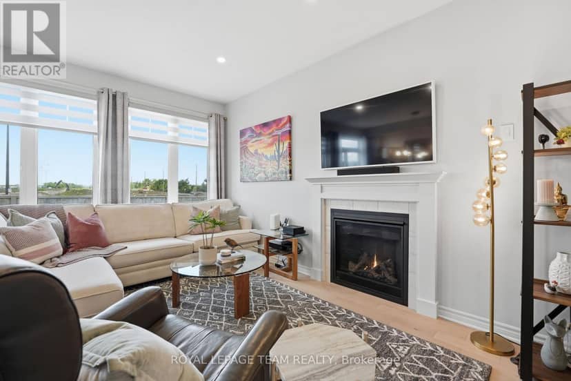715 Maverick Crescent — photo 14 of 40