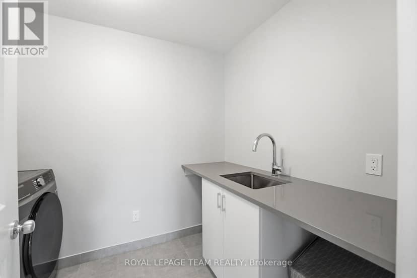 715 Maverick Crescent — photo 32 of 40