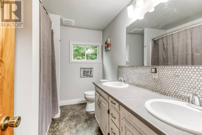 169 South Bay Rd — photo 36 of 40