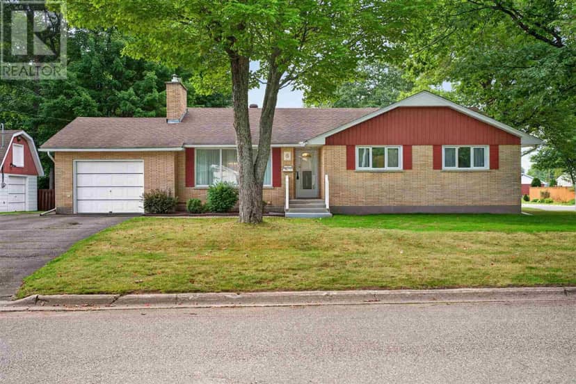 6 Pinemore BLVD — photo 1 of 40
