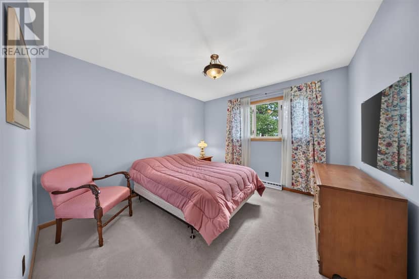 6 Pinemore BLVD — photo 18 of 40