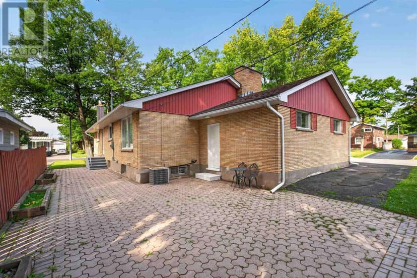 6 Pinemore BLVD — photo 3 of 40