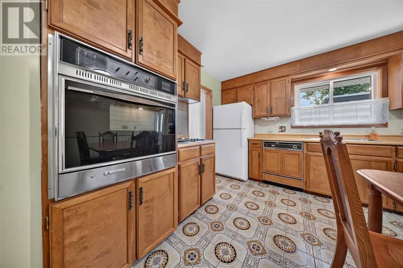 6 Pinemore BLVD — photo 8 of 40