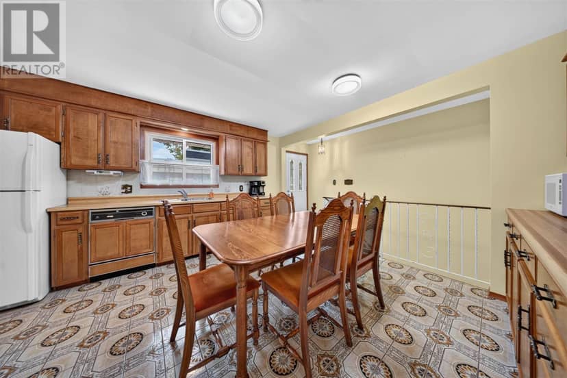 6 Pinemore BLVD — photo 7 of 40