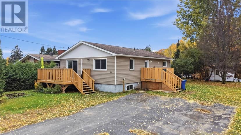 33 Pembroke, Sturgeon Falls