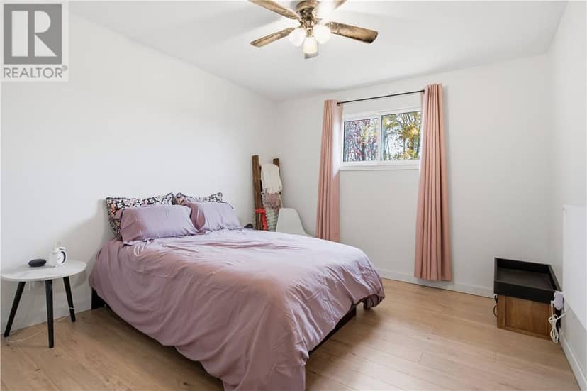 33 Pembroke — photo 11 of 22