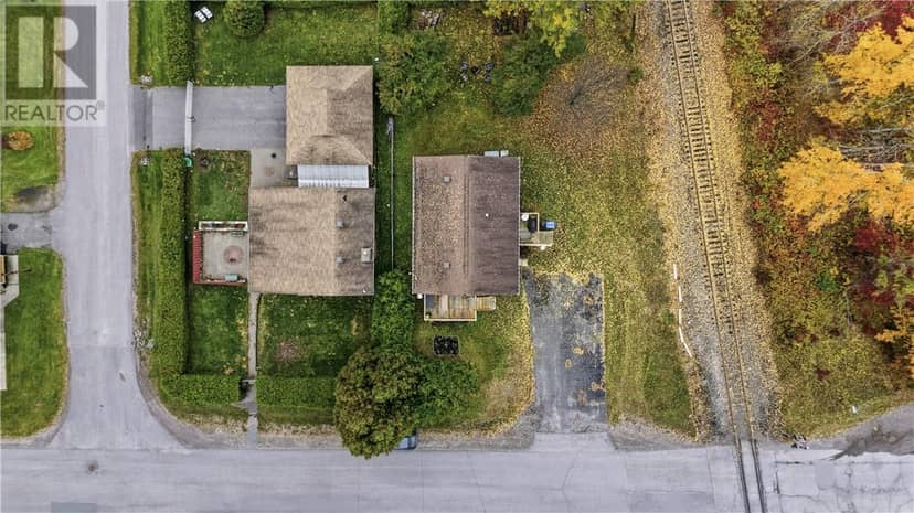 33 Pembroke, Sturgeon Falls, photo 2