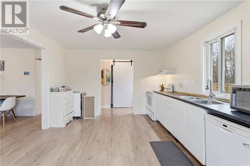 33 Pembroke, Sturgeon Falls, photo 4