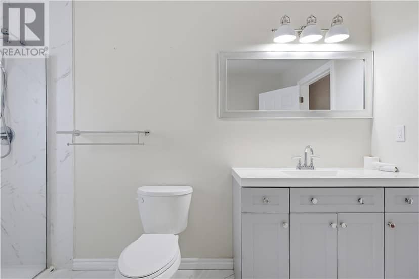 1442 Agincourt Avenue — photo 12 of 40