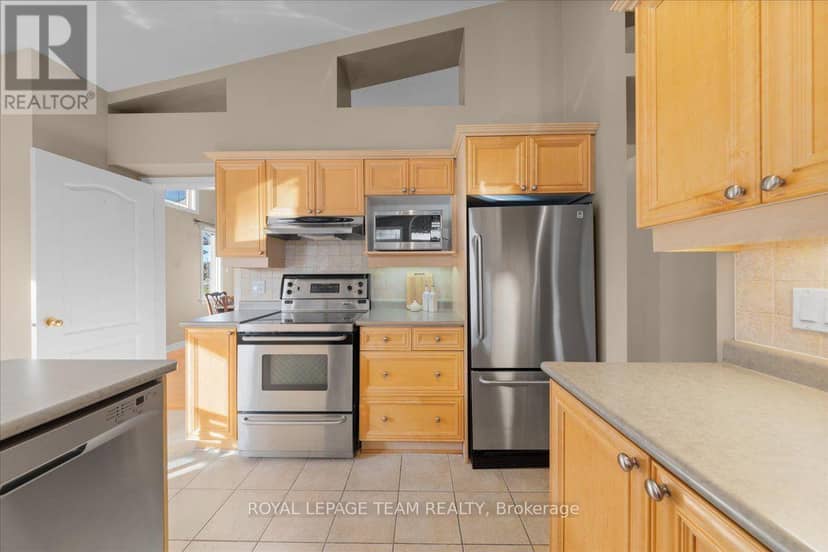 6 Amberlakes Drive — photo 18 of 40