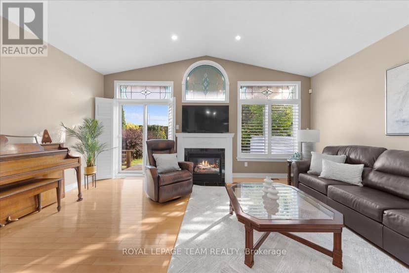6 Amberlakes Drive — photo 2 of 40