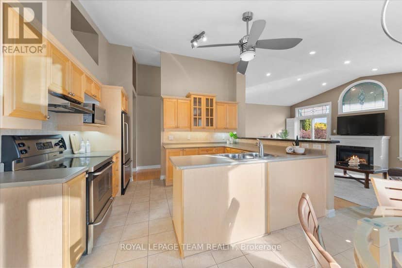 6 Amberlakes Drive — photo 16 of 40