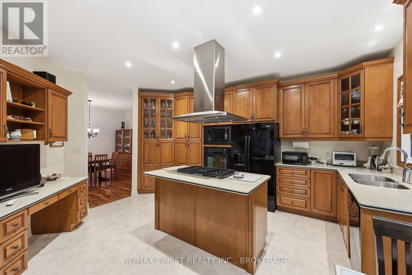 540 Monterey Court — photo 9 of 40