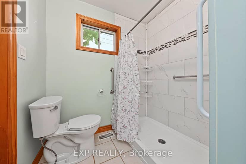455 Simcoe Street — photo 20 of 39