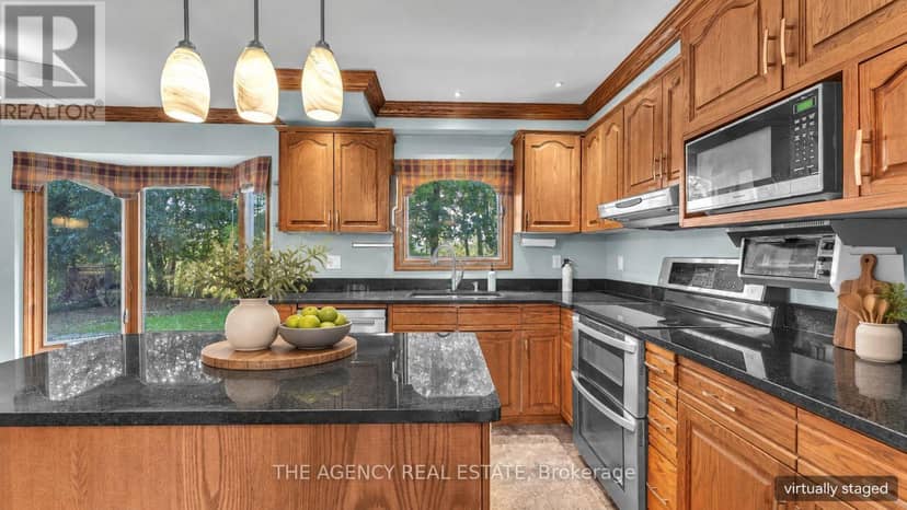32 Glenview Crescent, London North, photo 8