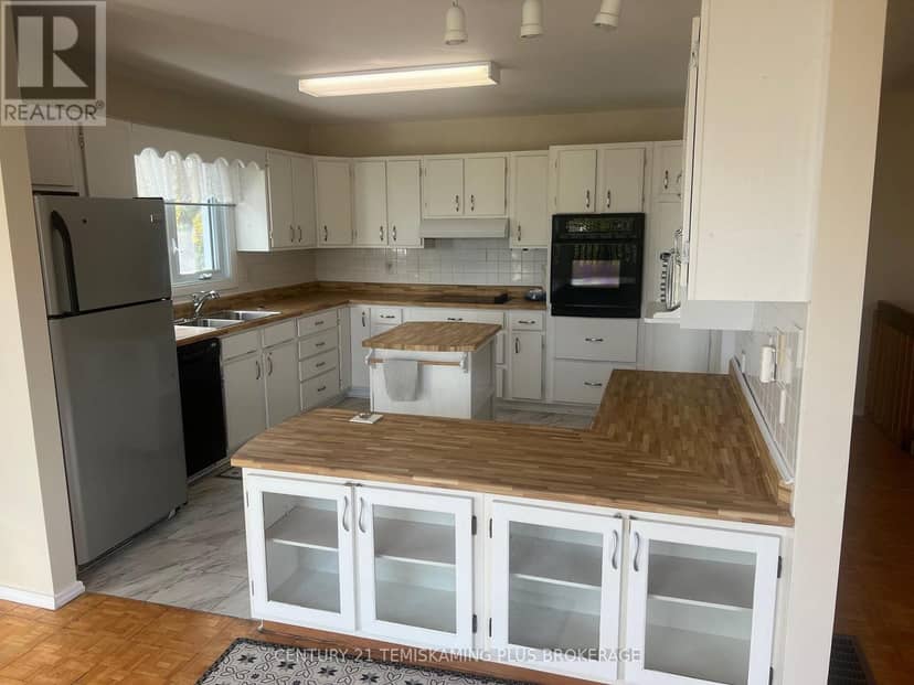 240 Elliott Street W, Temiskaming Shores, photo 8