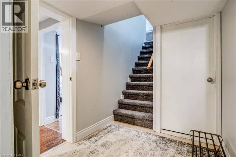 3 OAKWOOD Avenue — photo 32 of 40