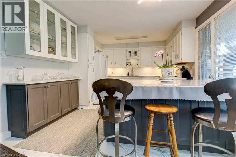 3 OAKWOOD Avenue — photo 12 of 40