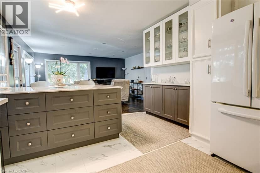 3 OAKWOOD Avenue — photo 14 of 40