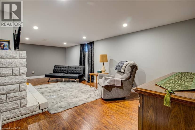 3 OAKWOOD Avenue — photo 33 of 40