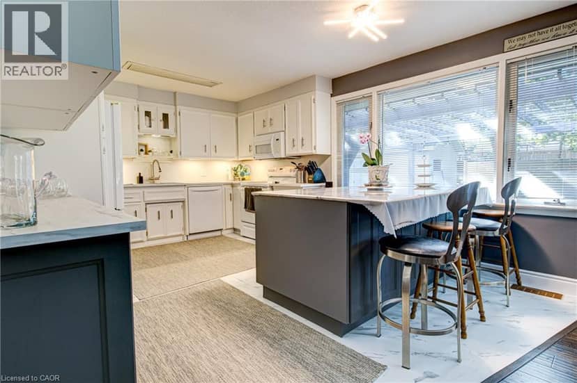 3 OAKWOOD Avenue — photo 9 of 40