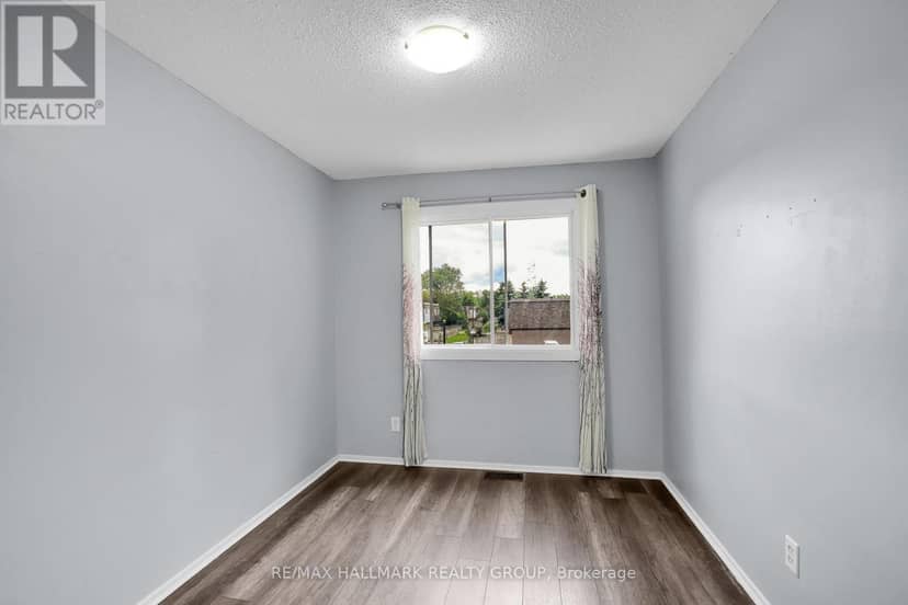2912 Fairlea Crescent — photo 15 of 31