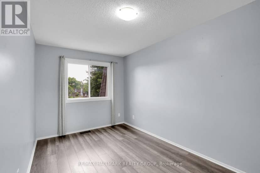 2912 Fairlea Crescent — photo 25 of 31