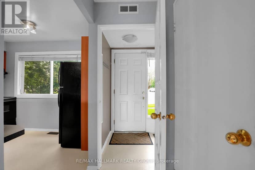 2912 Fairlea Crescent, Ottawa, photo 3
