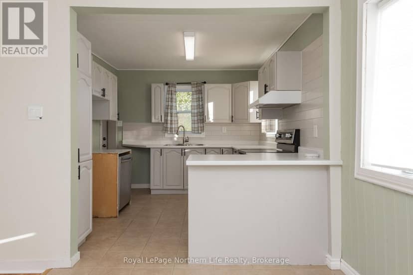 124 Vincent Avenue — photo 12 of 40