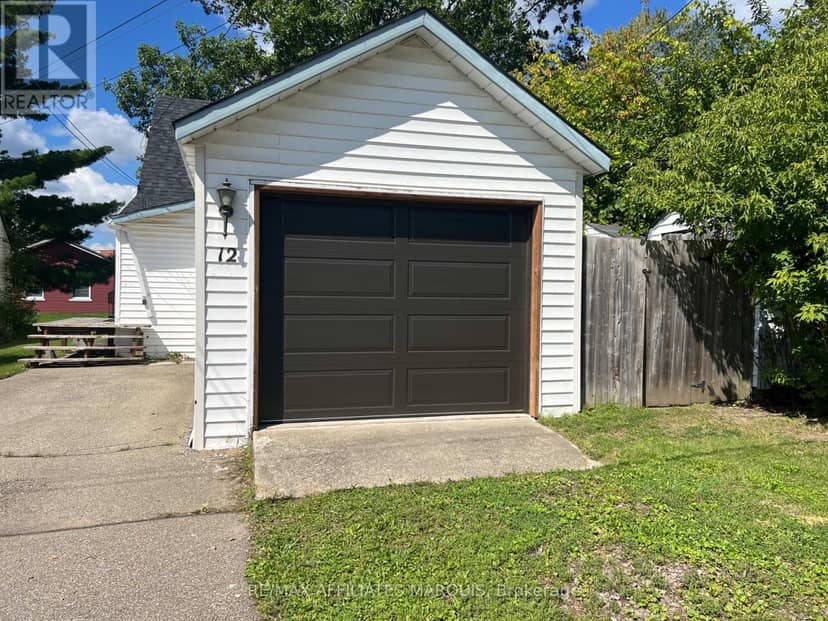 12 Churchill Crescent — photo 32 of 36