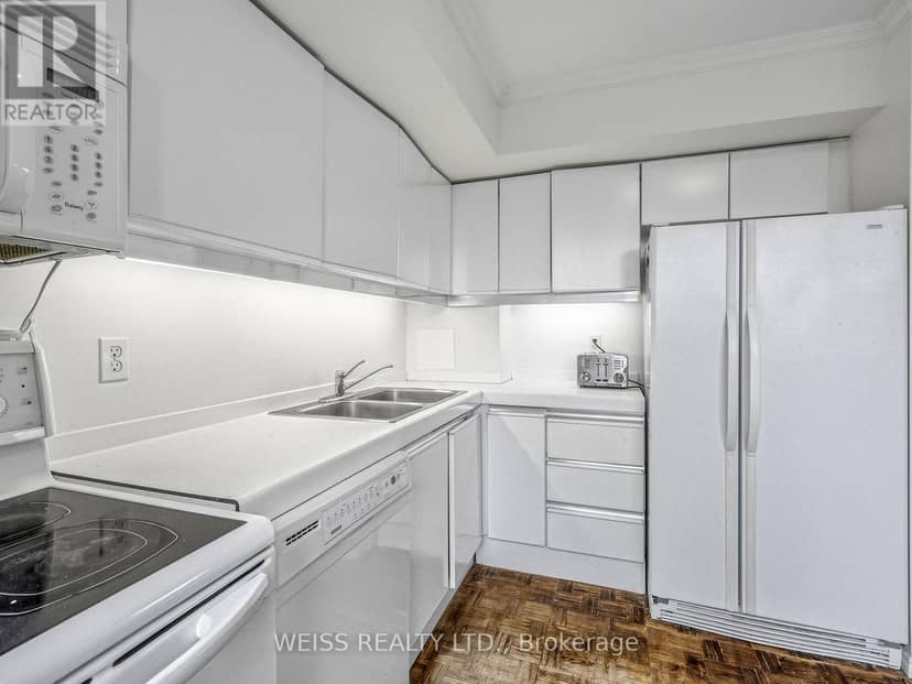 903 - 63 St. Clair Avenue W — photo 13 of 32