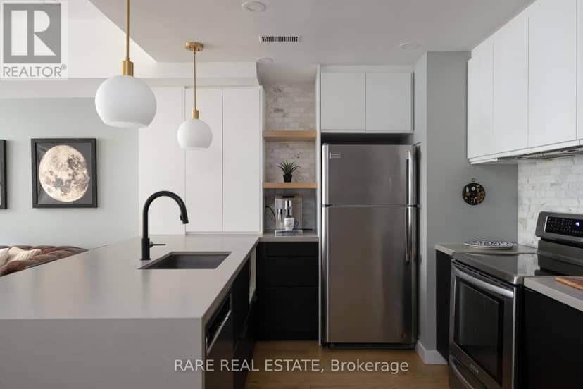 21 - 11 Niagara Street — photo 12 of 29