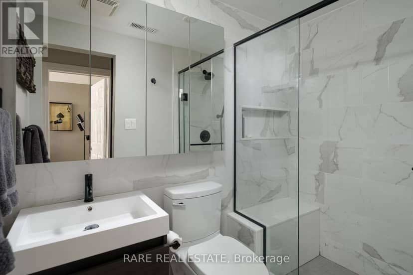 21 - 11 Niagara Street — photo 18 of 29