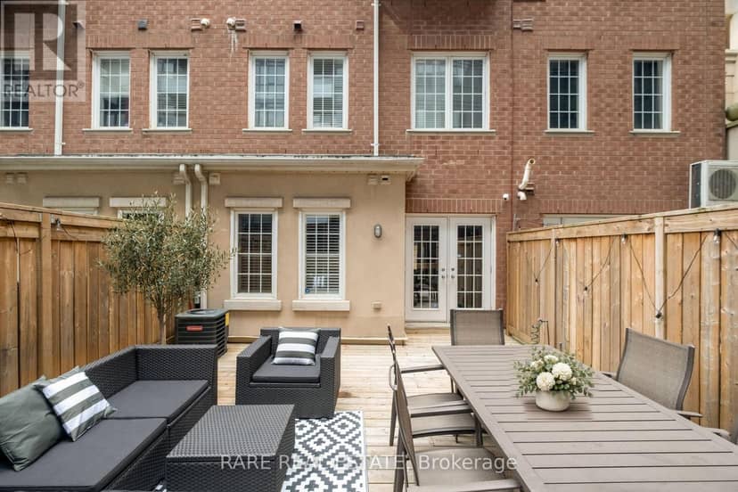 21 - 11 Niagara Street — photo 6 of 29
