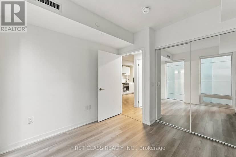 401 - 238 Simcoe Street — photo 14 of 22