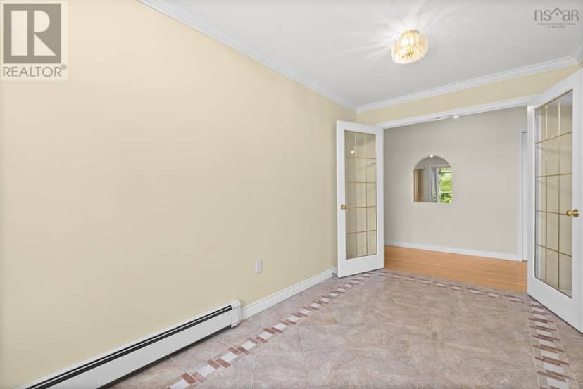 152 Roxbury Crescent — photo 3 of 40